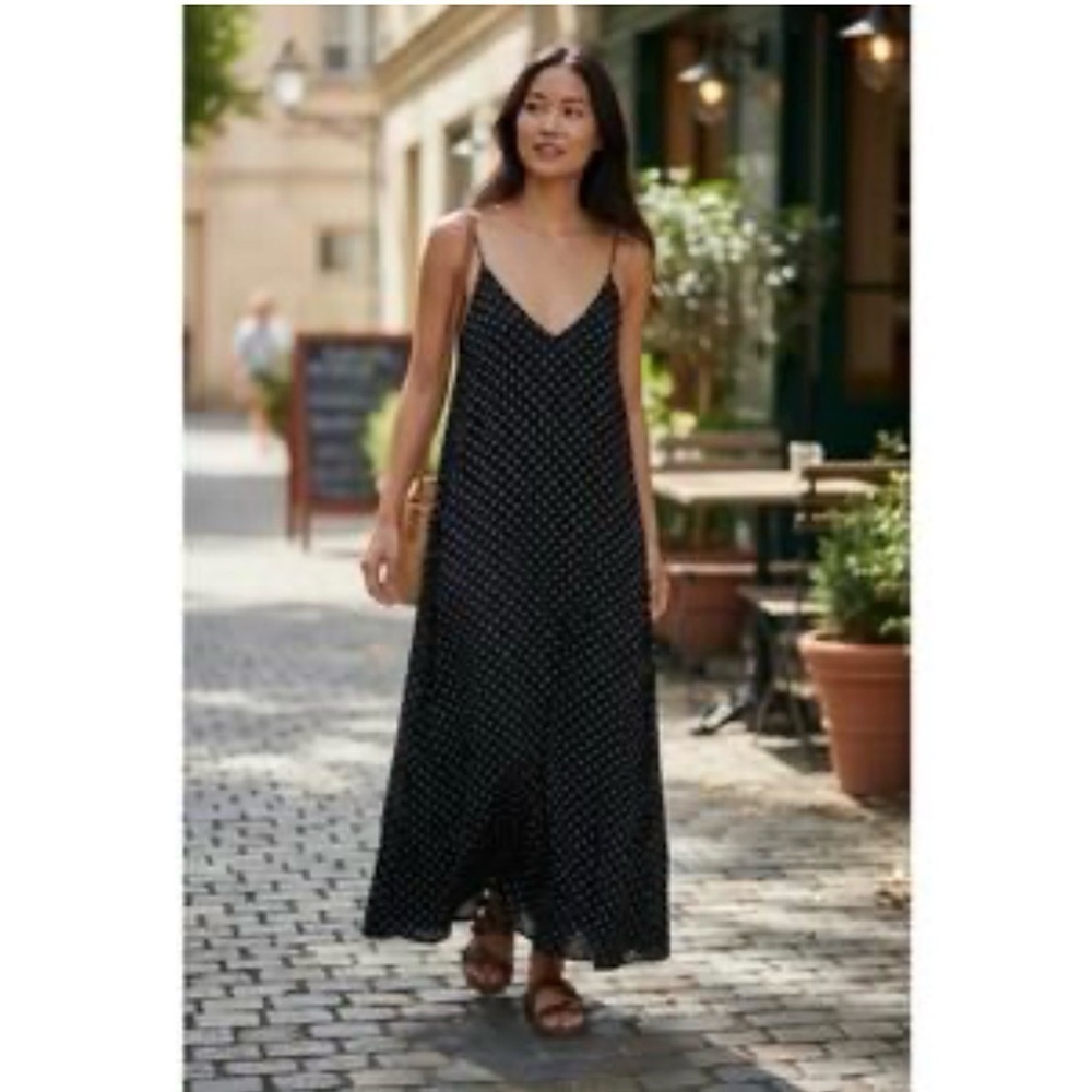 Elegant Black Polka v-neck Dot Maxi Dress - Picture 2 of 8